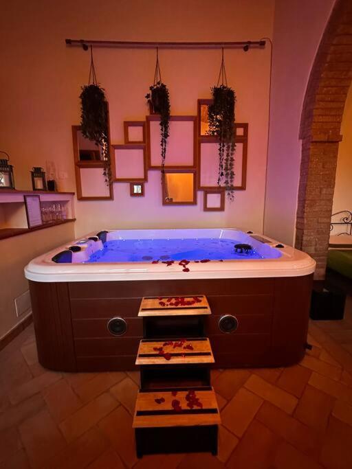 Relax Nella Jacuzzi In Toscana Colle di Val d'Elsa Exterior foto