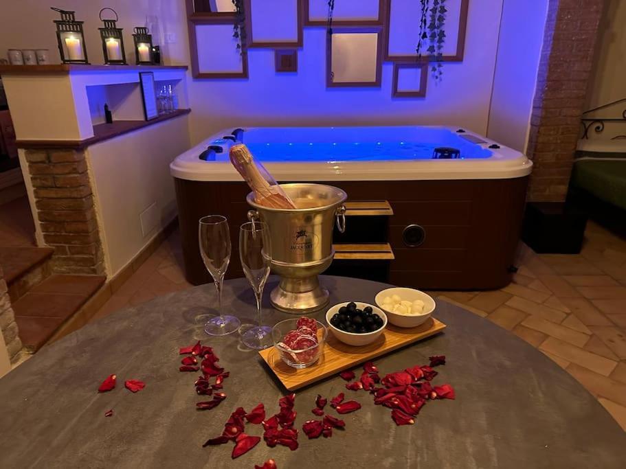 Relax Nella Jacuzzi In Toscana Colle di Val d'Elsa Exterior foto